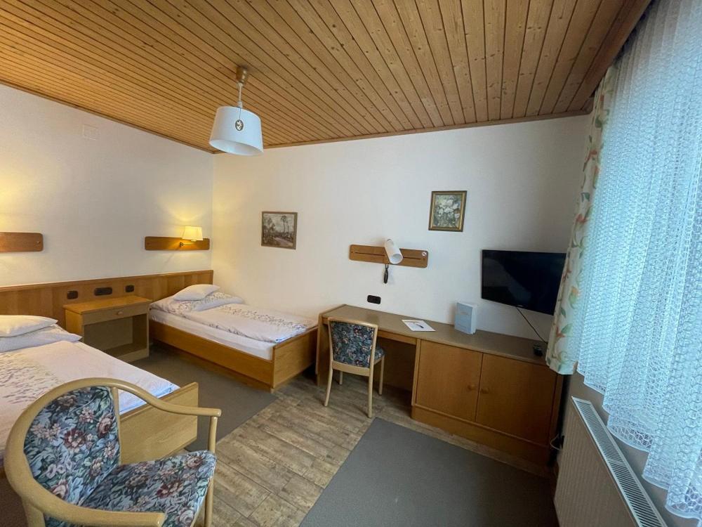 Restaurant-Pension Dorfwirt Bad Kleinkirchheim Bagian luar foto