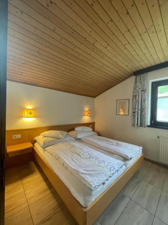 Restaurant-Pension Dorfwirt Bad Kleinkirchheim Bagian luar foto